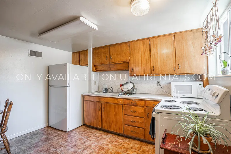 1 bed, 1.0 bath, 1084 sqft, $415 — Photo 2