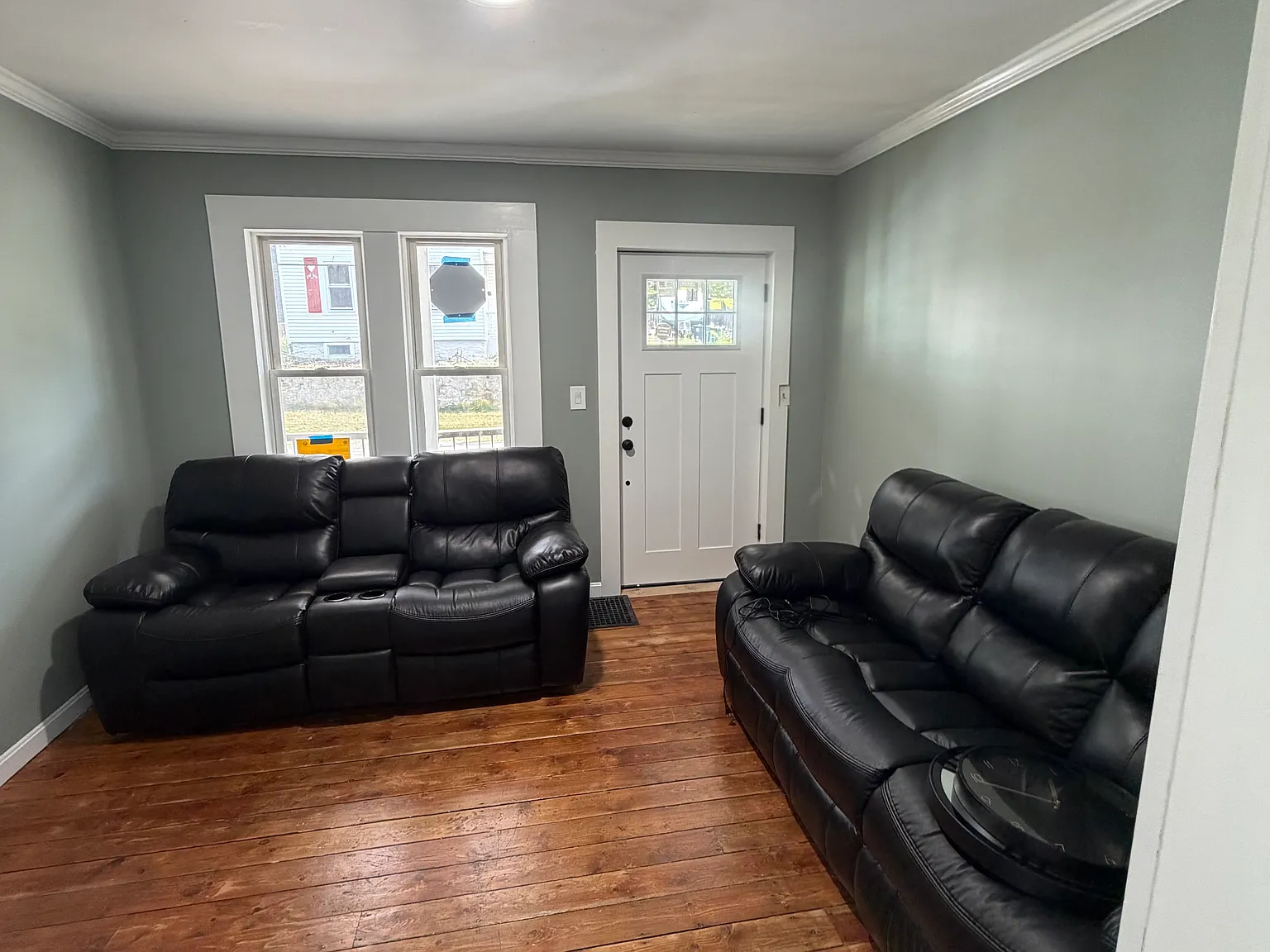 3 bed, $900 — Photo 2