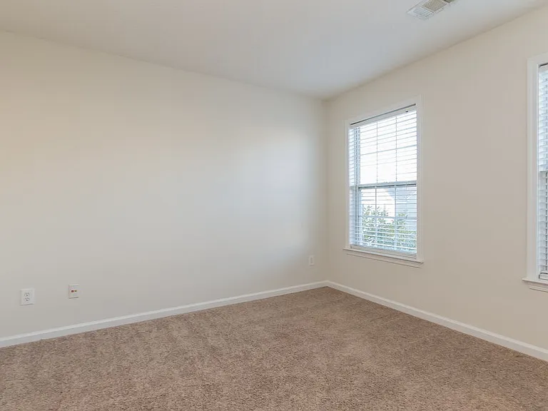3740 Ridgefair Dr — Photo 16