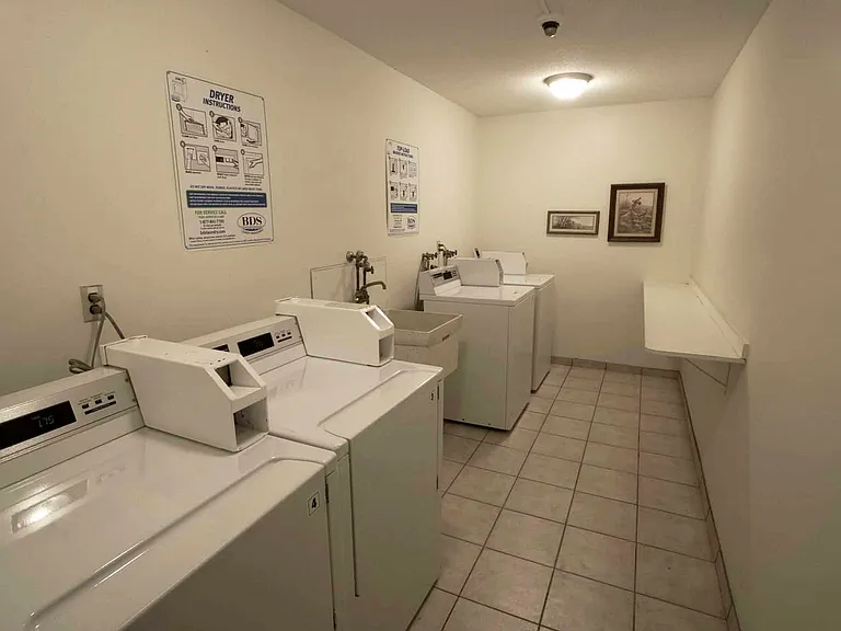 Twin Lakes Apartments — Photo 17