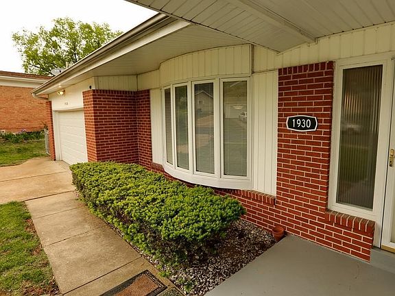 2nd image of 1930 Cordoba Dr