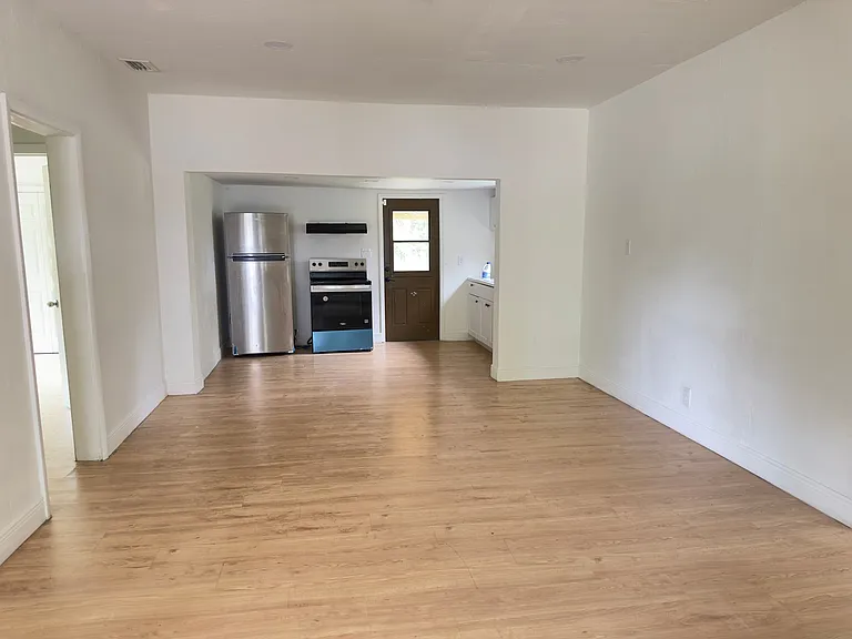 176 E Yeomans Ave — Photo 7