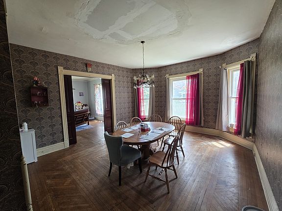 5th image of 302 E Court St