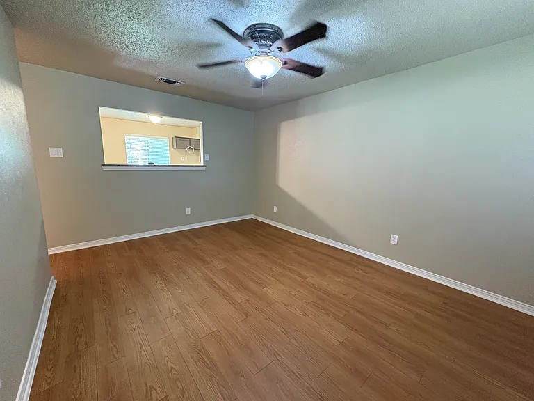 334 Linkwood Dr — Photo 3