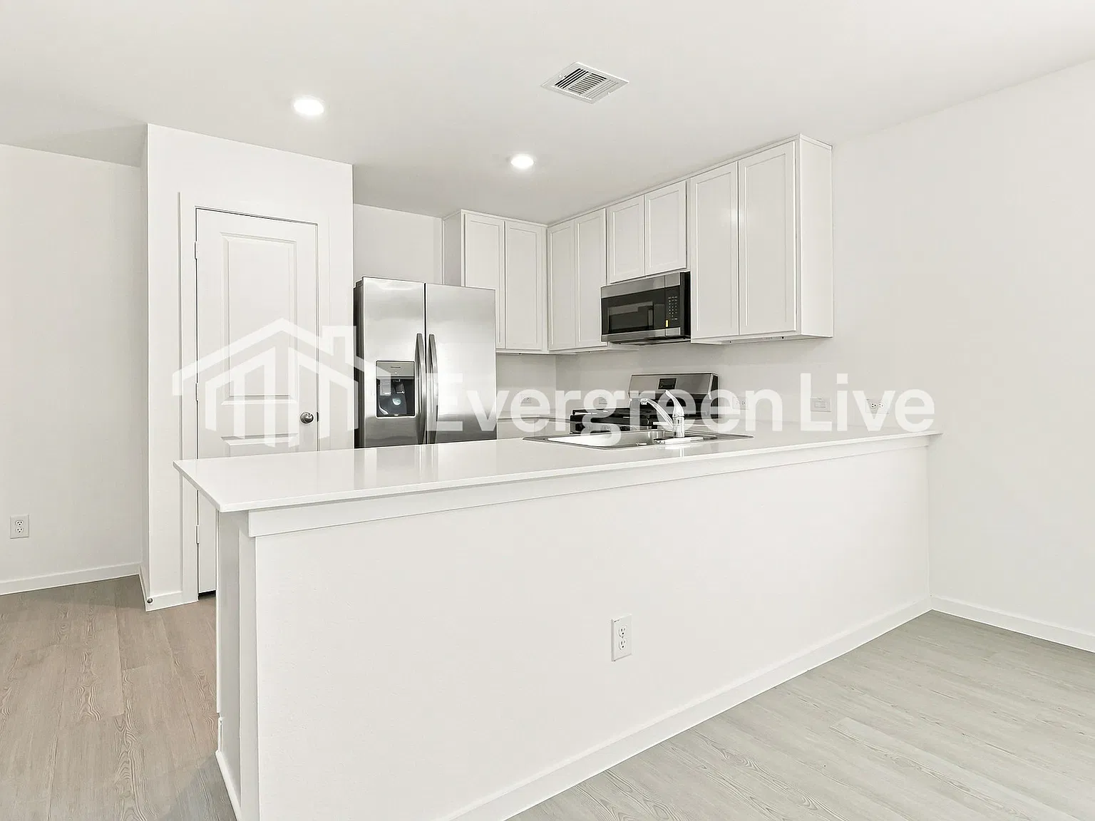 4 bed, 2.0 bath, 1667 sqft, $1,595 — Photo 3