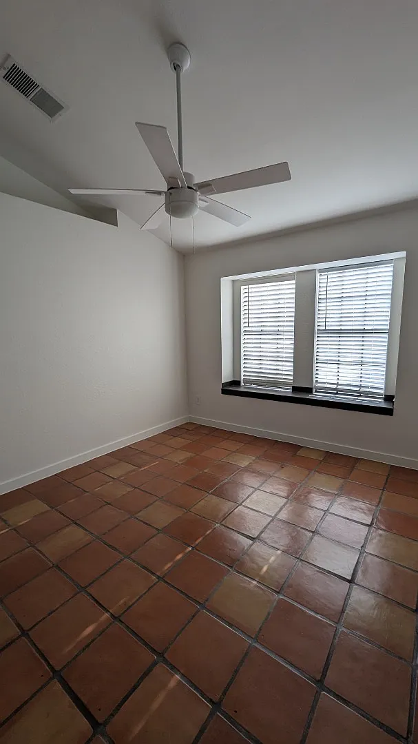 11901 Swearingen Dr - S71 — Photo 1