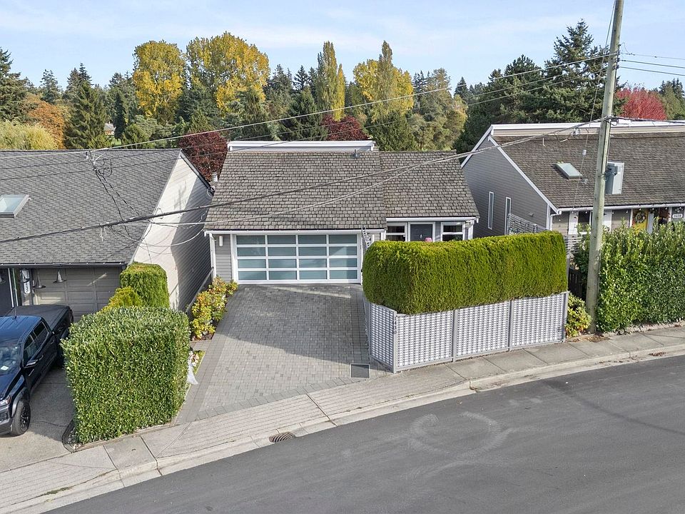 1st image of 1430 View Cres