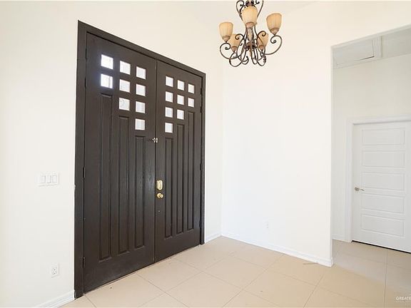 5th image of 2111 E 21st St
