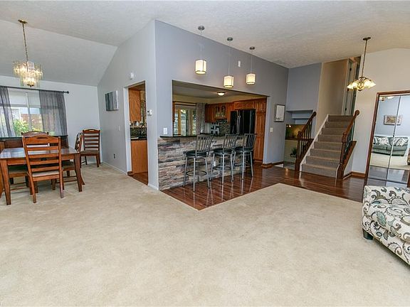 5th image of 29525 Josephine Dr