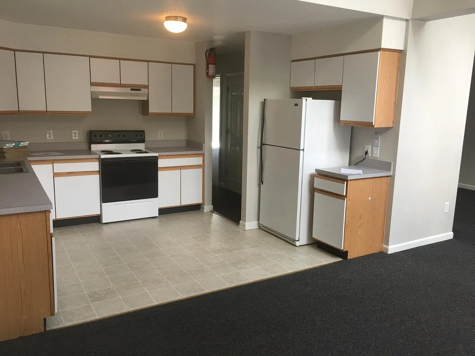 4 bed, 2.5 bath, 1999 sqft, $4,750 — Photo 3