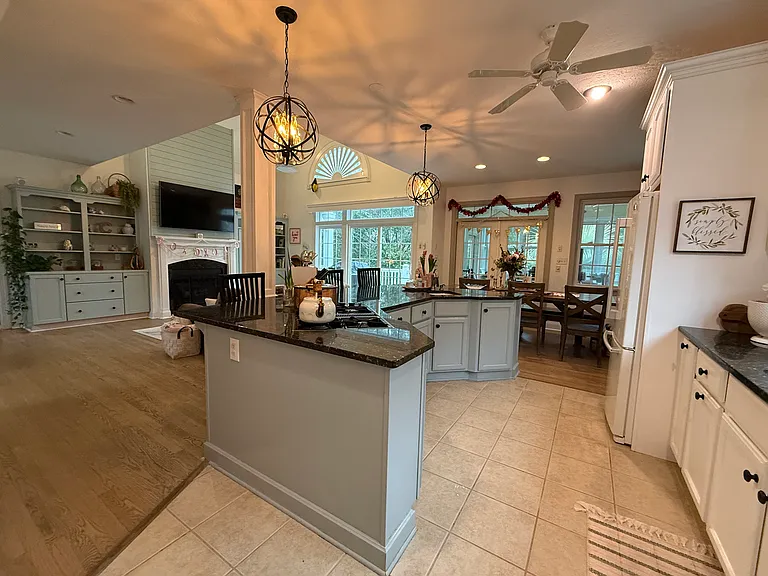 9701 Ashley Pl — Photo 4