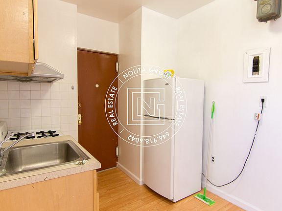 5th image of 37 Henry St #19F