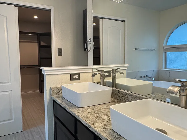 9338 Bartlett Fls — Photo 16