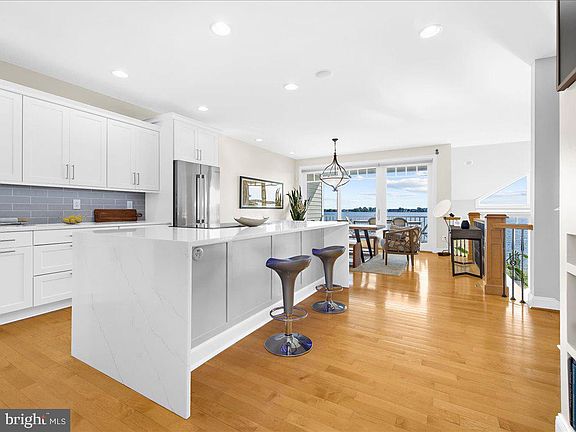 5th image of 418 Narrows Pointe Dr