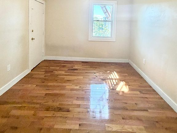 3rd image of 564 Howard Ave #2RR