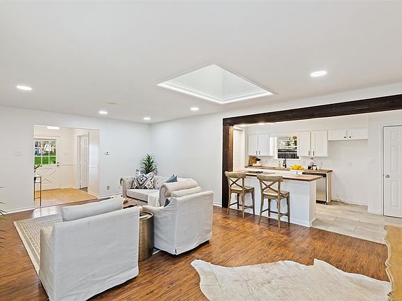 4th image of 9730 Queenswood Ln