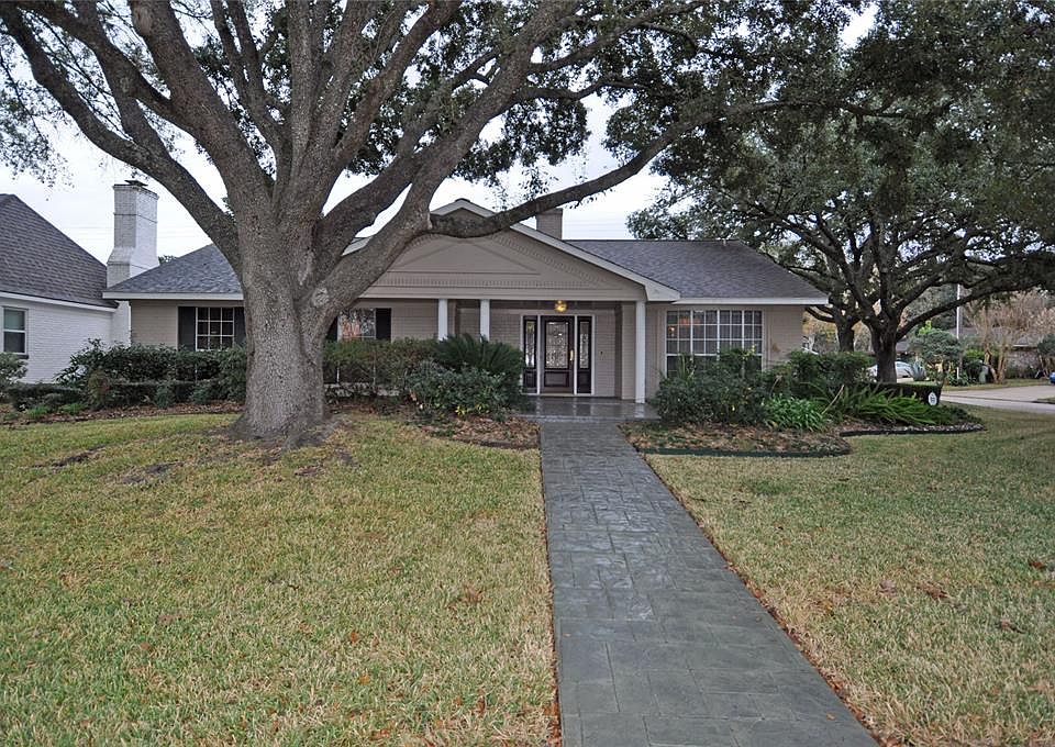 1st image of 2615 Bermuda Dunes Dr