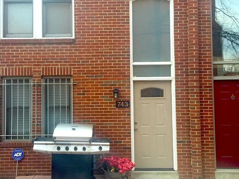 743 3rd St NE — Photo 11