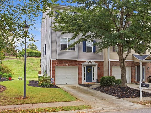 3rd image of 415 Woodbark Ct