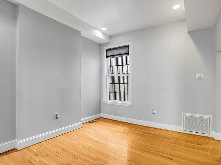 306 R St NW — Photo 13