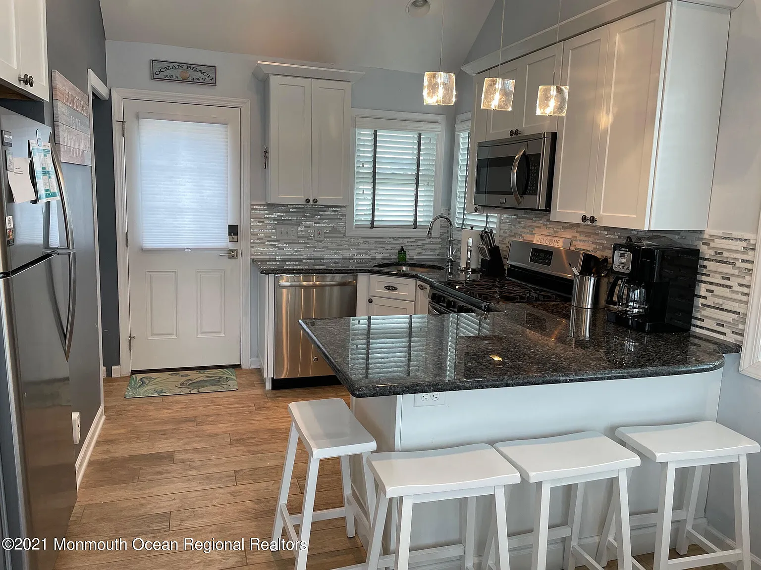2 bed, 560 sqft, $2,750 — Photo 3