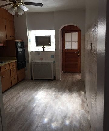 5th image of 2807 W Touhy Ave
