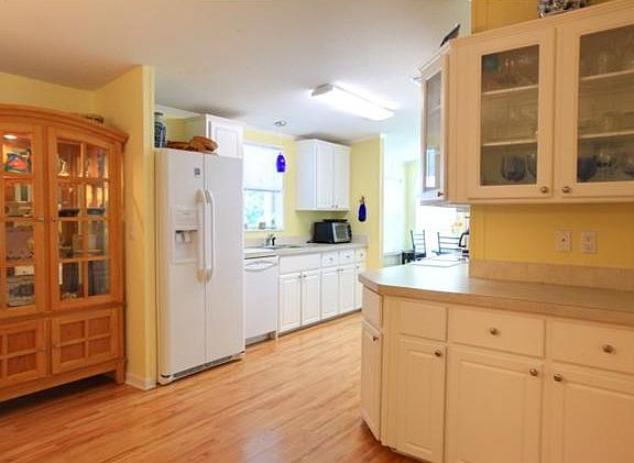 4th image of 625 Papaya Cir