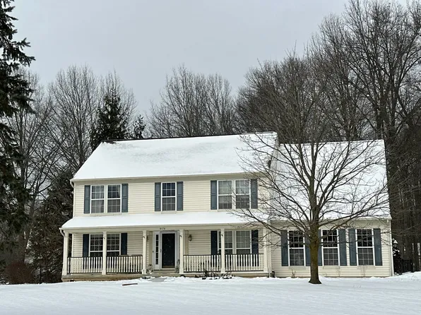 9178 Millstream Cir, Olmsted Falls, OH 44138