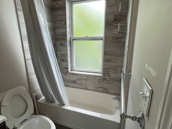 5th image of 241 Maverick St #3G