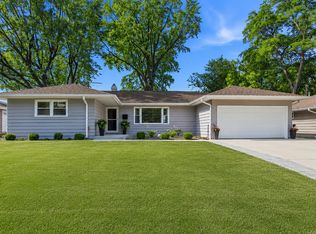 634 Deerpath Rd, Dundee, IL 60118
