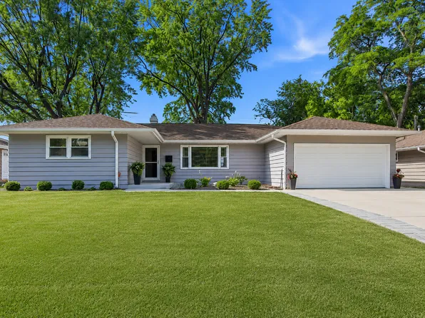 634 Deerpath Rd, Dundee, IL 60118