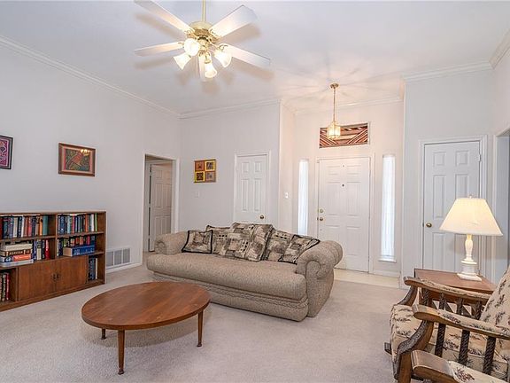3rd image of 1315 Hyde Park Blvd