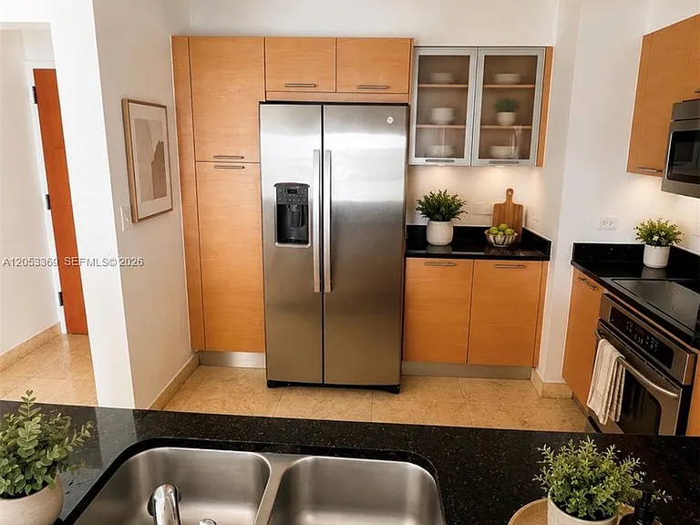 31 SE 5th St #3619 — Photo 3