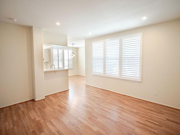 4th image of 27060 Victoria Ln Unit 107