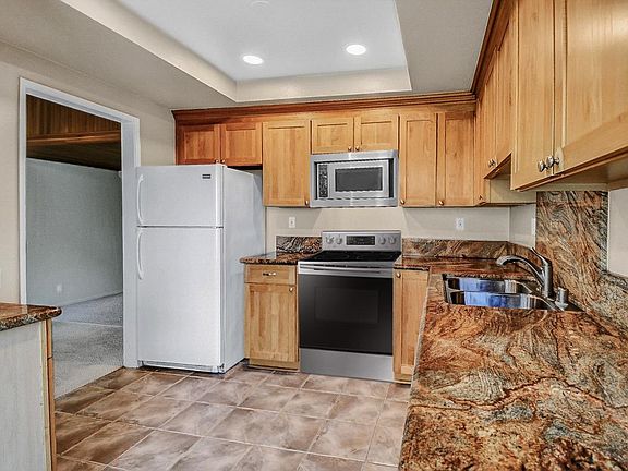 5th image of 17158 Bluewater Ln
