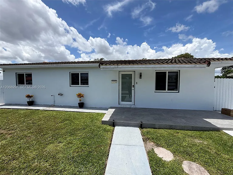 19700 NW 44th Ave — Photo 2