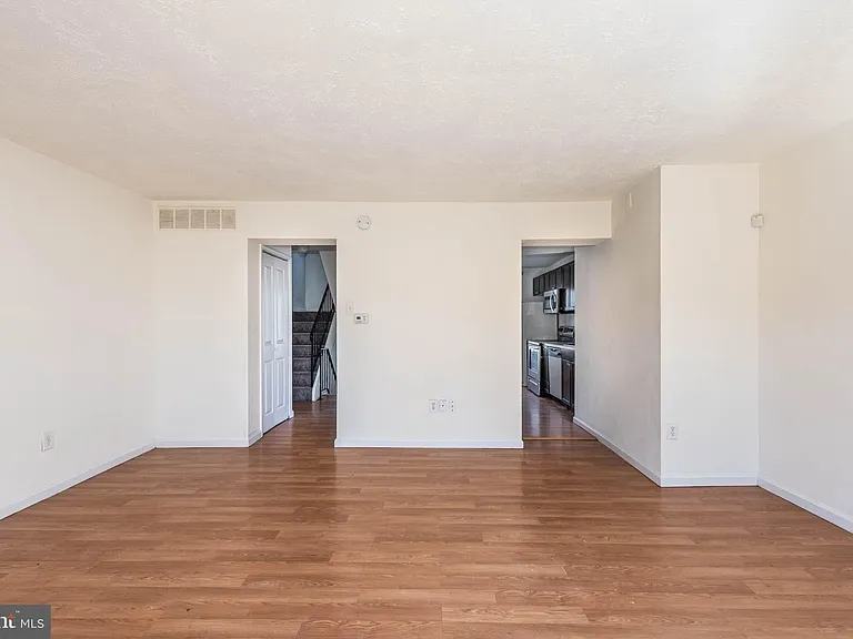 13 Bohn Ct — Photo 4