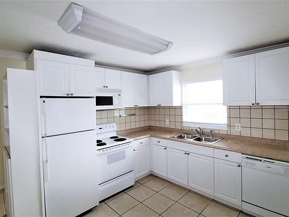 2nd image of 1648 Redwood St #6