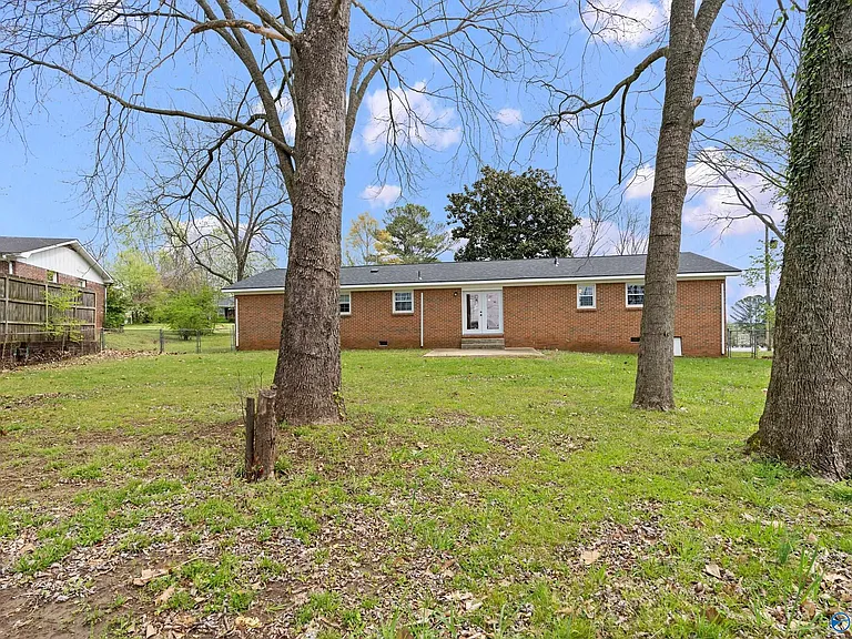 1801 Carson Ln NW — Photo 14