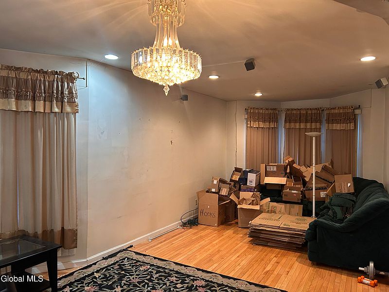 4th image of 42 Kelton Avenue