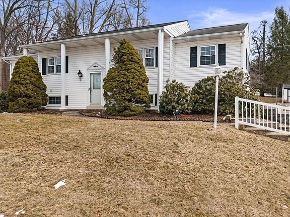 4th image of 722 Heck Hill Rd