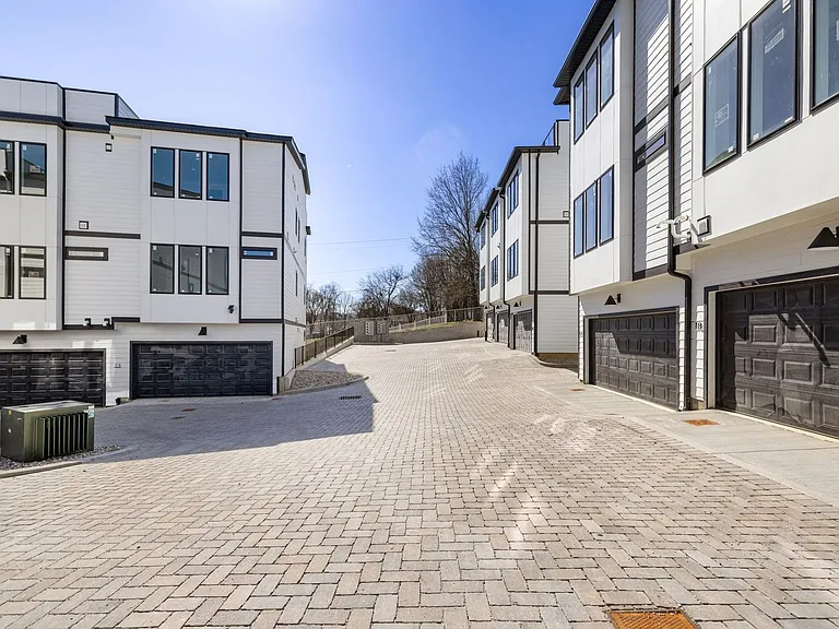 223 Oceola Ave #21 — Photo 3