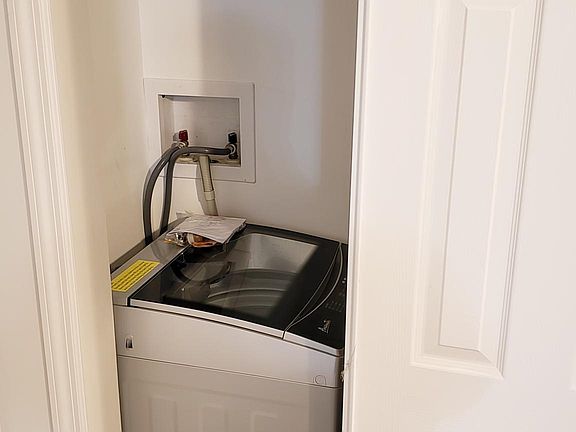 5th image of 154 Amsterdam Ave Floor 1