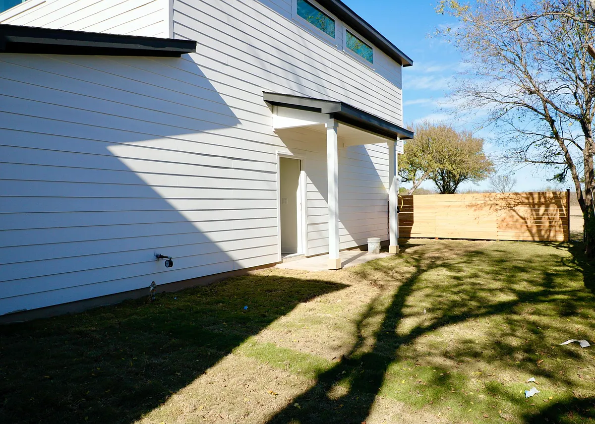 Building Photo - 6410 Porter St #B