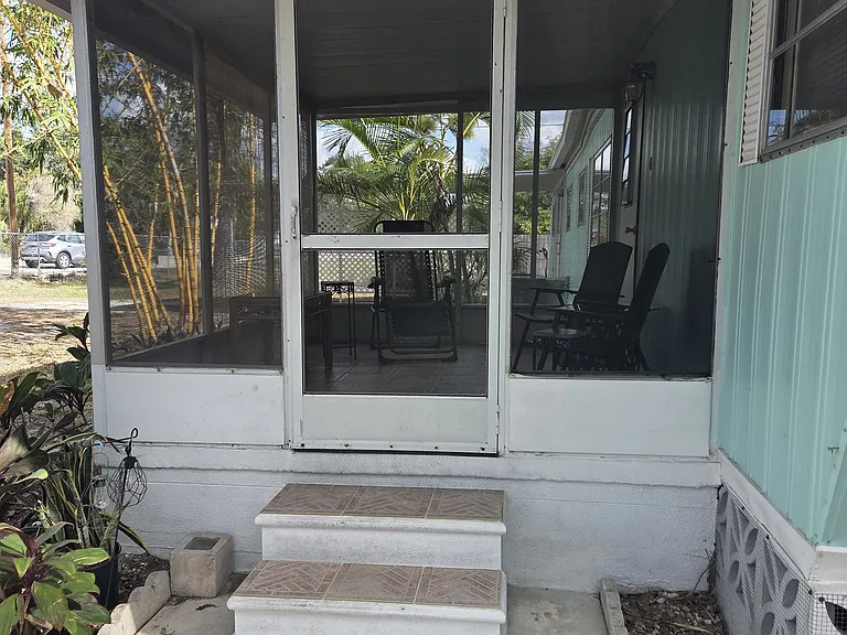 300 Pinewood Ave — Photo 29