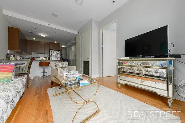 Rented by The Syper Group | media 10