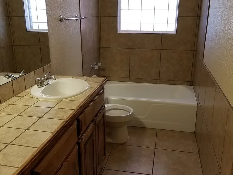 913 W Yucca Ave — Photo 9