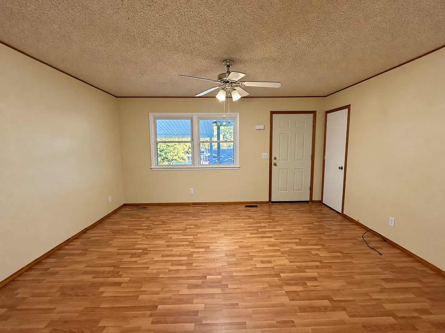 Beautiful 3-Bedroom Nixa Home with Large Backyard & Deck! — Photo 4