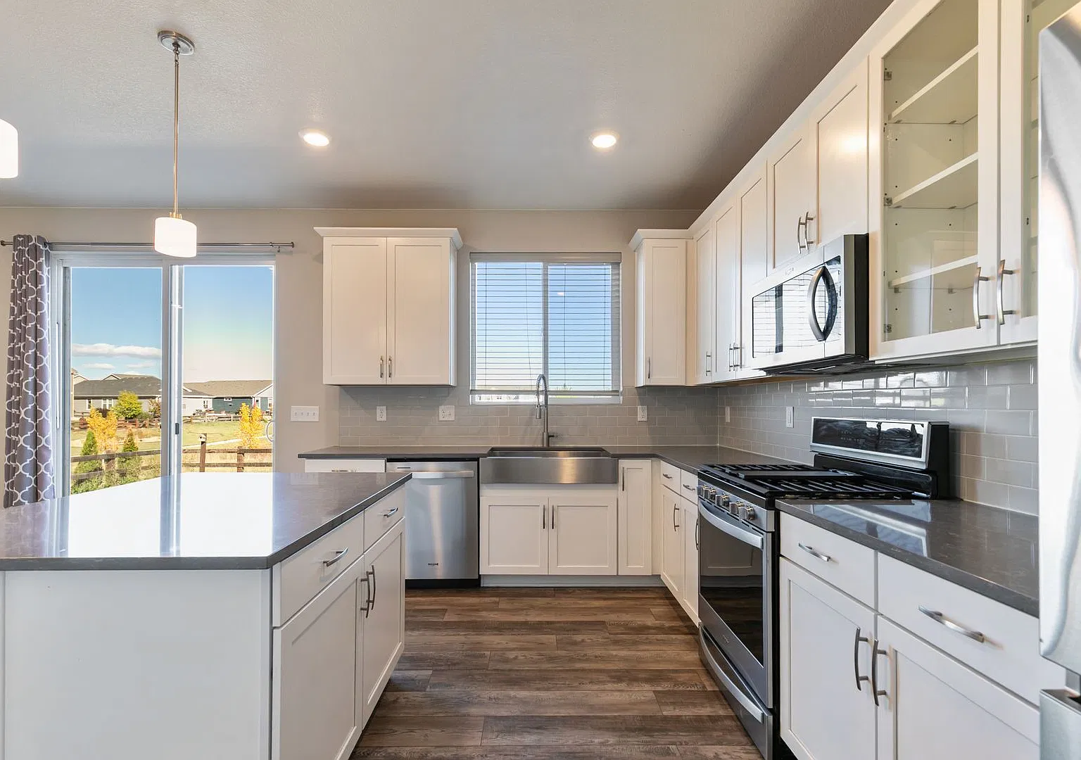 Modern 3-Bedroom Home in The Lakes at Centerra with Greenbelt Views — Photo 4