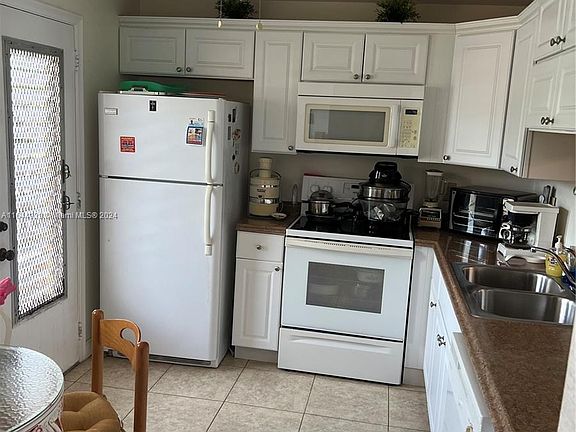 5th image of 202 SE 10th St APT 308